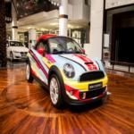 صالة عرض أبوظبي موتورز تتحوّل إلى معرض فنّي 